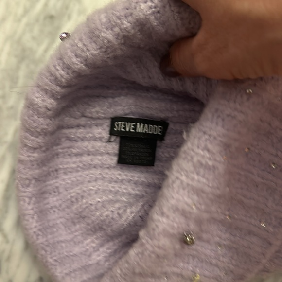 Steve Madden lavendar beanie with crystals and rhinestones stones - Picture 6 of 6